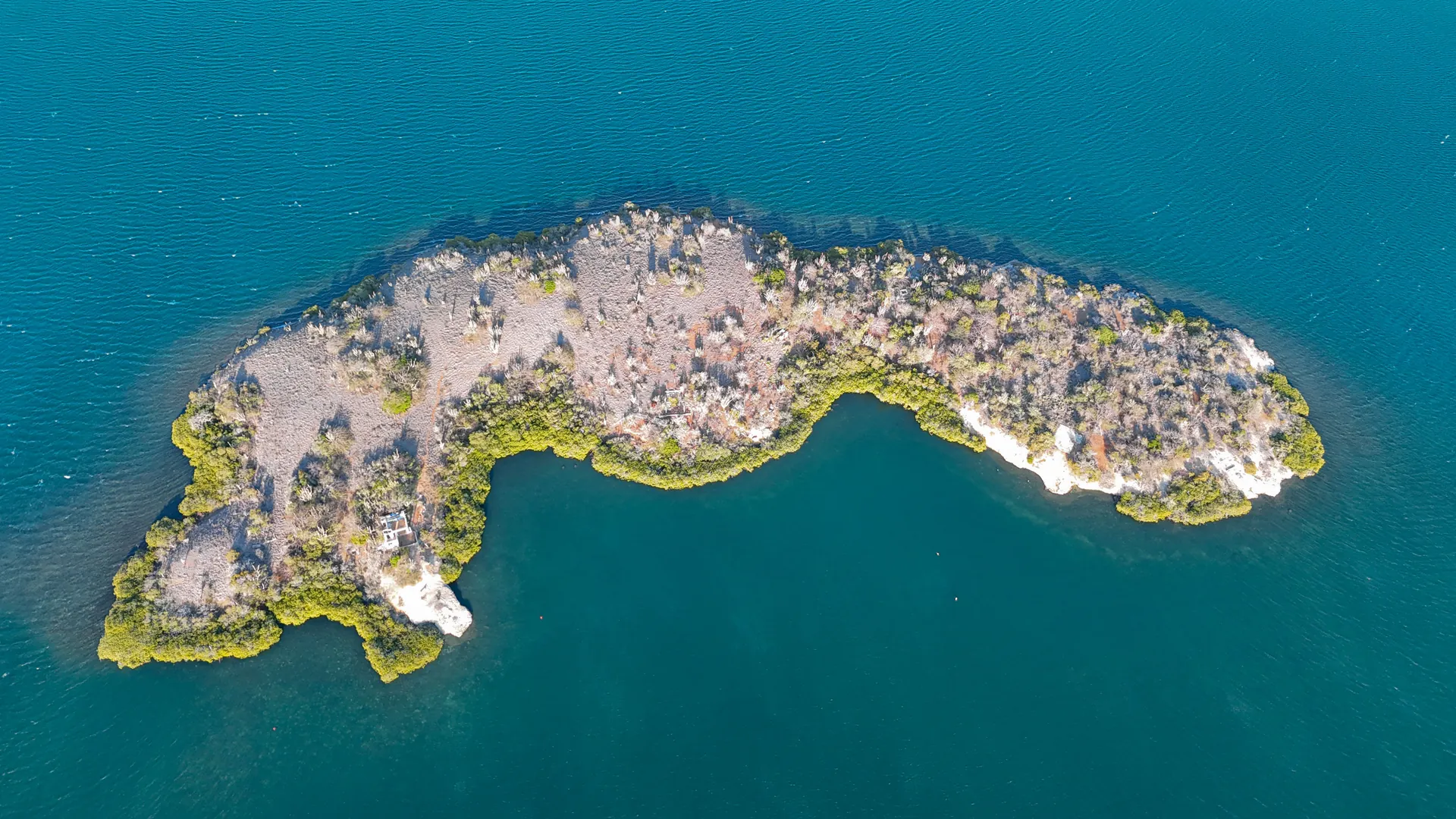 Current island: actual aerial photograph of Isla di Yerba in Spanish Water, Curaçao, showing its full shoreline.